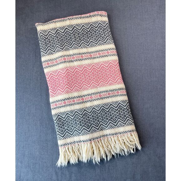 Faribo By Faribault Wool Fringe Throw 46x39 Pink Gray Zigzag Fair Isle Made USA - Picture 1 of 8
